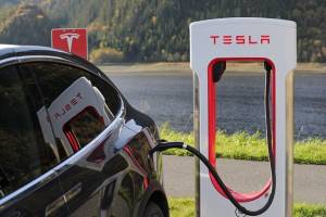 Tesla, stacja ładowania